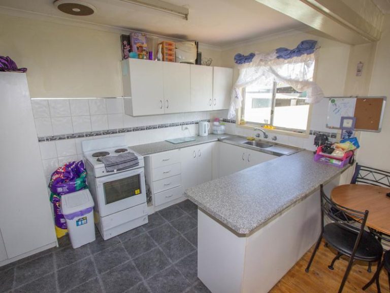 4 Lightwood Street, Leeton NSW 2705 - photo 9