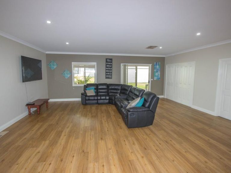 44 Larmer Street, Narrandera NSW 2700 - photo 11