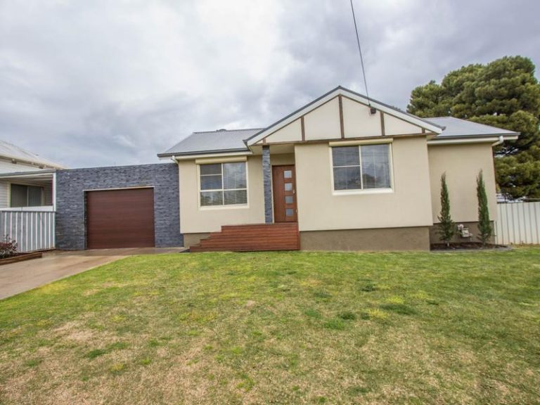 44 Larmer Street, Narrandera NSW 2700 - photo 3