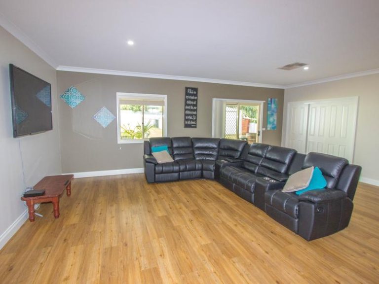 44 Larmer Street, Narrandera NSW 2700 - photo 8