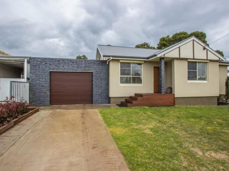 44 Larmer Street, Narrandera NSW 2700 - McGrath Riverina