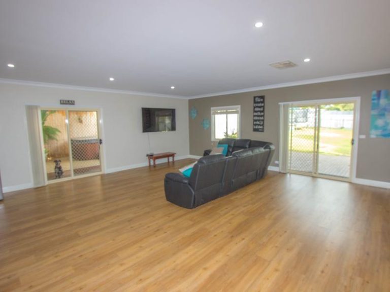 44 Larmer Street, Narrandera NSW 2700 - photo 9
