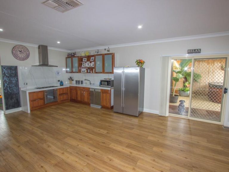 44 Larmer Street, Narrandera NSW 2700 - photo 10