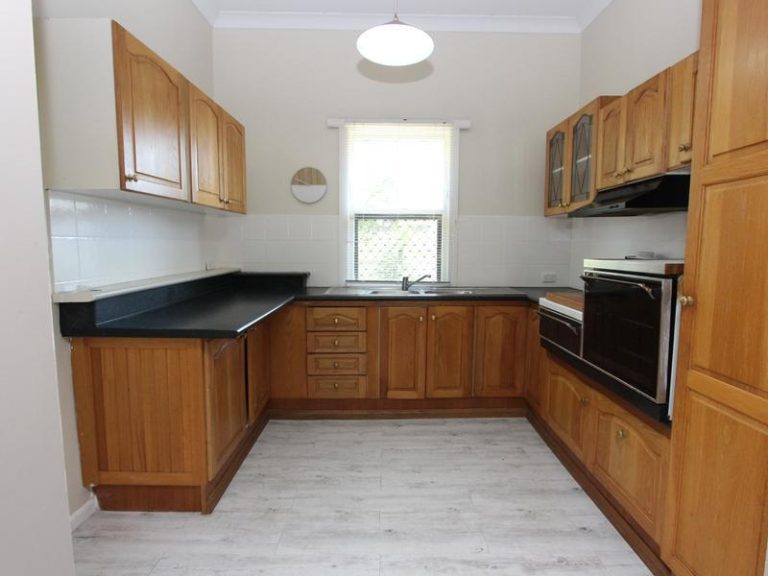 189 Baker Street, Temora NSW 2666 - photo 2