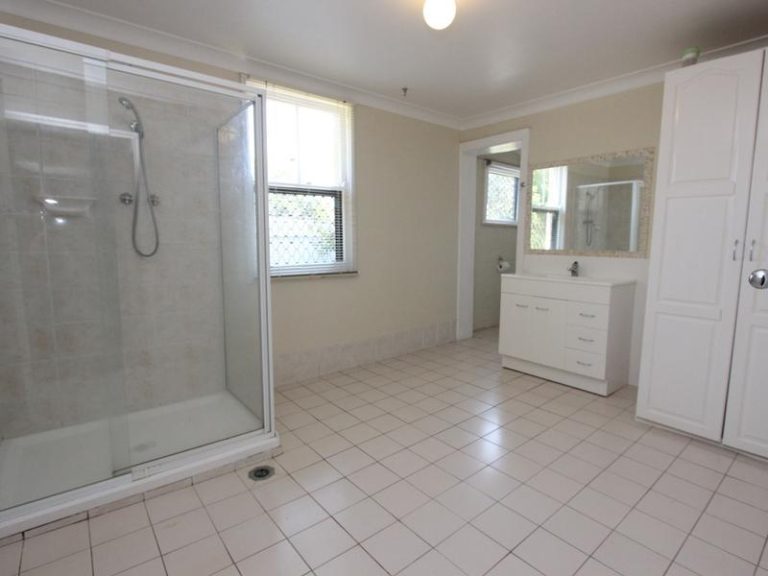 189 Baker Street, Temora NSW 2666 - photo 13