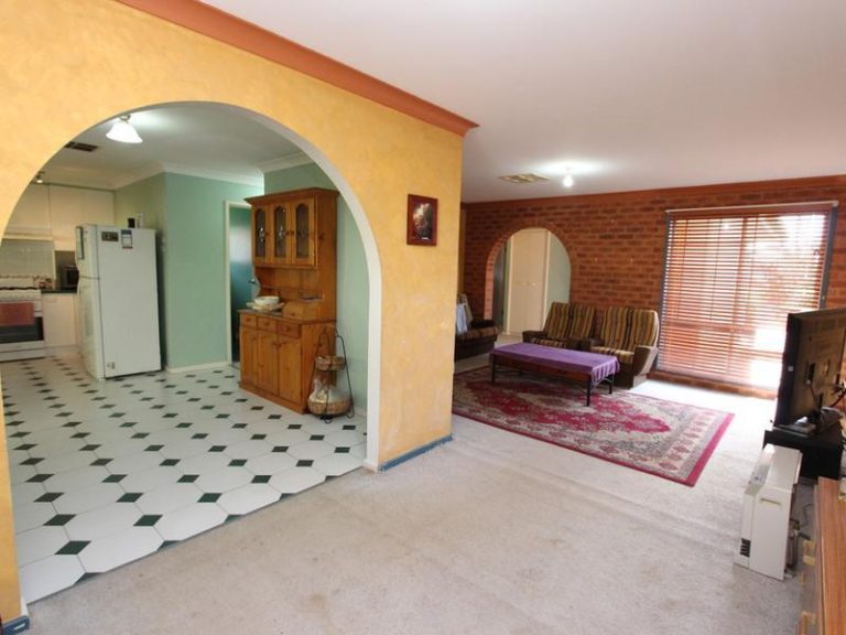 22 Williams Street, Temora NSW 2666 - photo 15