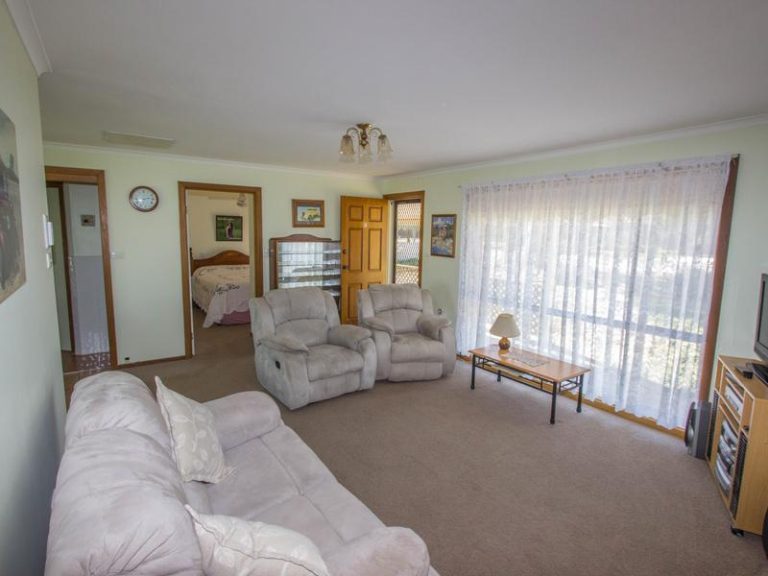58 Bendee Street, Barellan NSW 2665 - photo 4