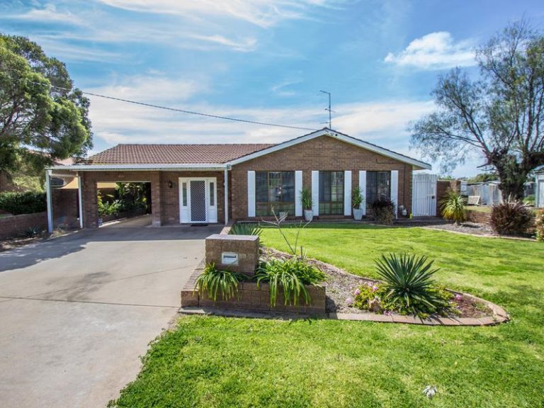 20 Pendula Street, Leeton NSW 2705 - photo 2
