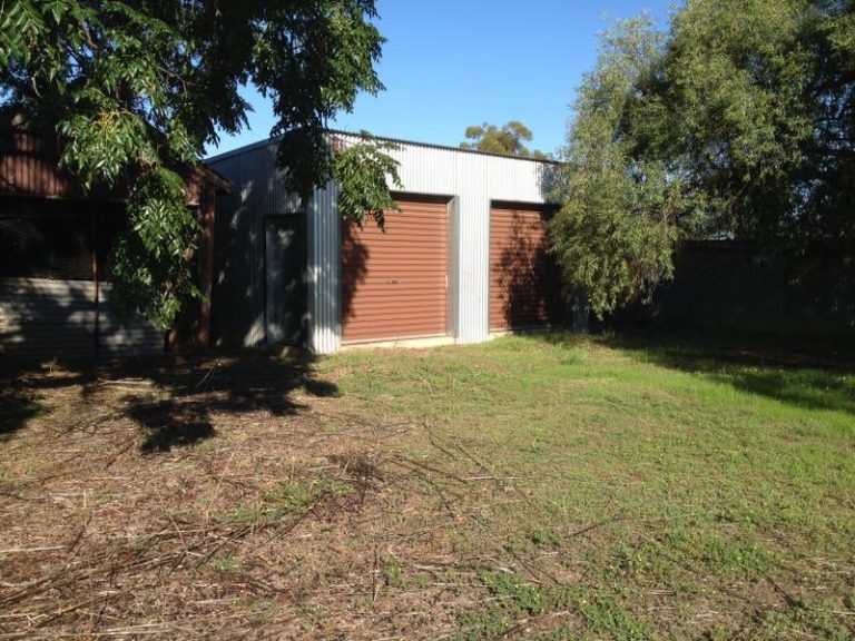 20 Cootamundra Road, Temora NSW 2666 - photo 2