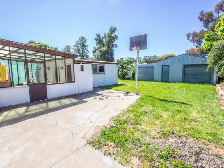 32 Valencia Street, Leeton NSW 2705 - photo 16
