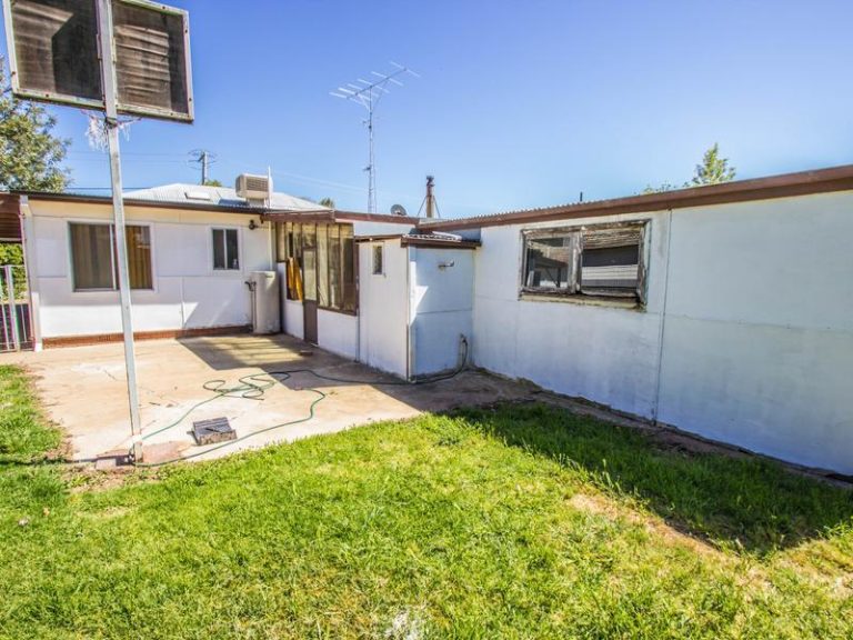 32 Valencia Street, Leeton NSW 2705 - photo 17