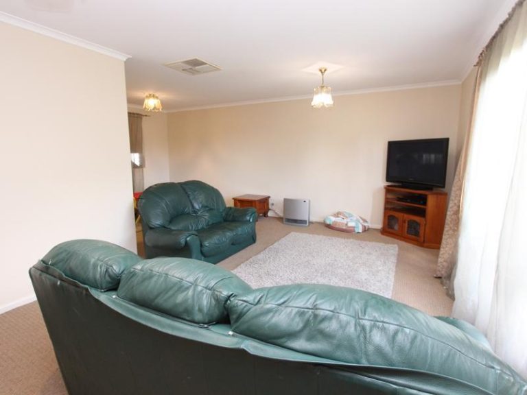 157 Britannia Street, Temora NSW 2666 - photo 2