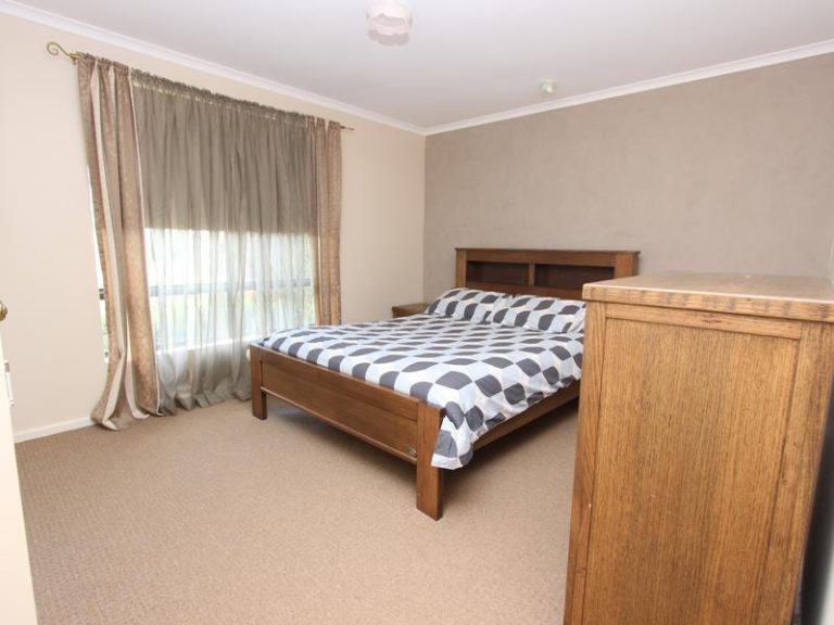 157 Britannia Street, Temora NSW 2666 - photo 3