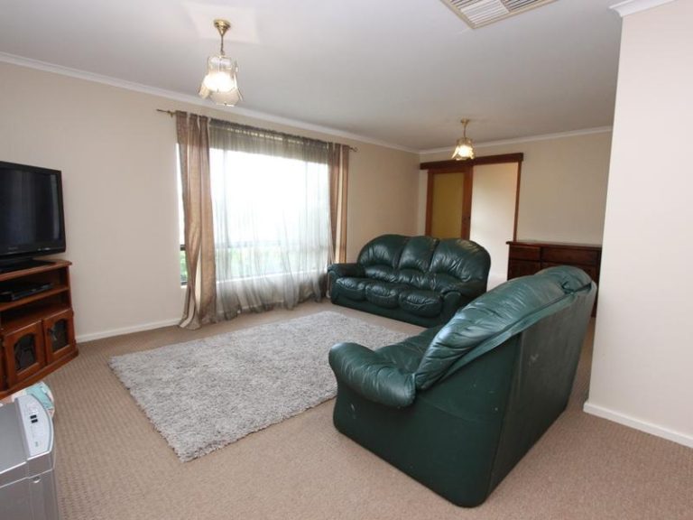 157 Britannia Street, Temora NSW 2666 - photo 5