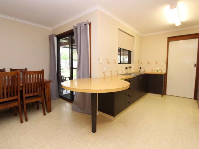 157 Britannia Street, Temora NSW 2666 - photo 8