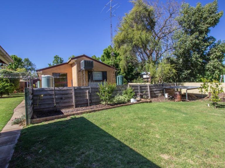 50 Melbourne Street, Narrandera NSW 2700 - photo 12