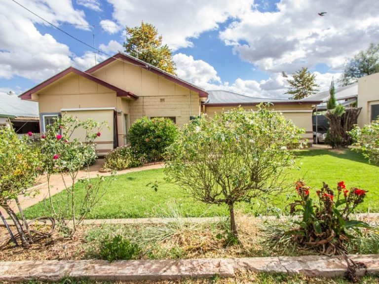 114 Yapunyah Street, Barellan NSW 2665 - photo 2