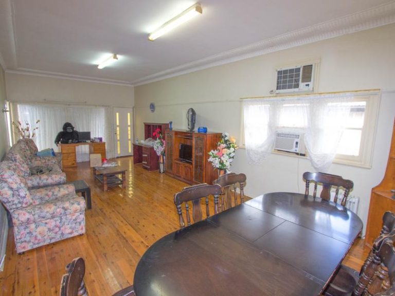 114 Yapunyah Street, Barellan NSW 2665 - photo 3