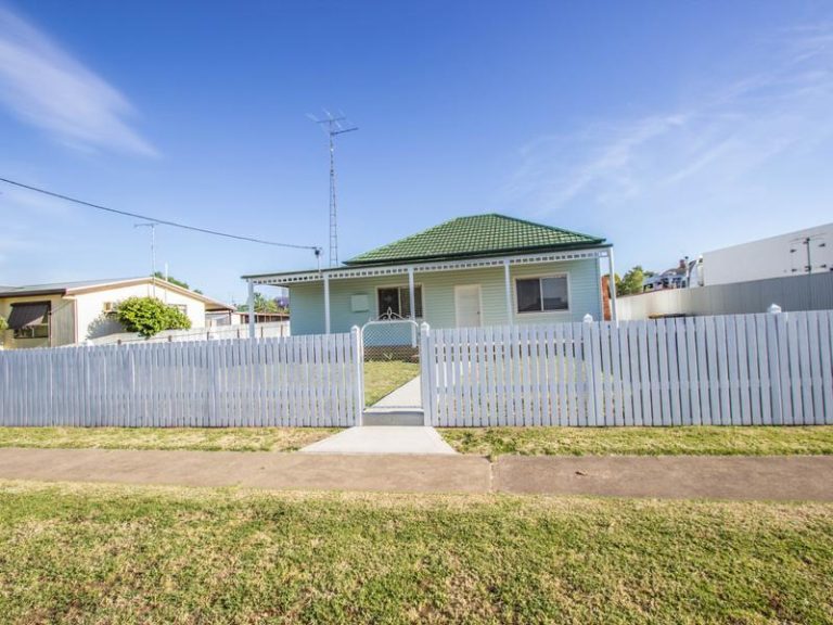 15 King Street, Narrandera NSW 2700 - photo 2