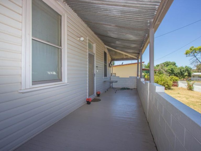 39 Grosvenor, Narrandera NSW 2700 - photo 3