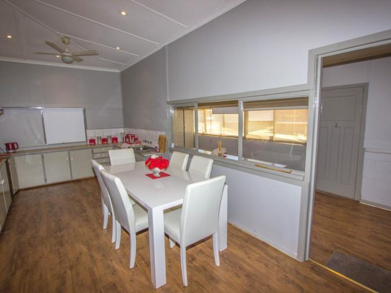 39 Grosvenor, Narrandera NSW 2700 - photo 5