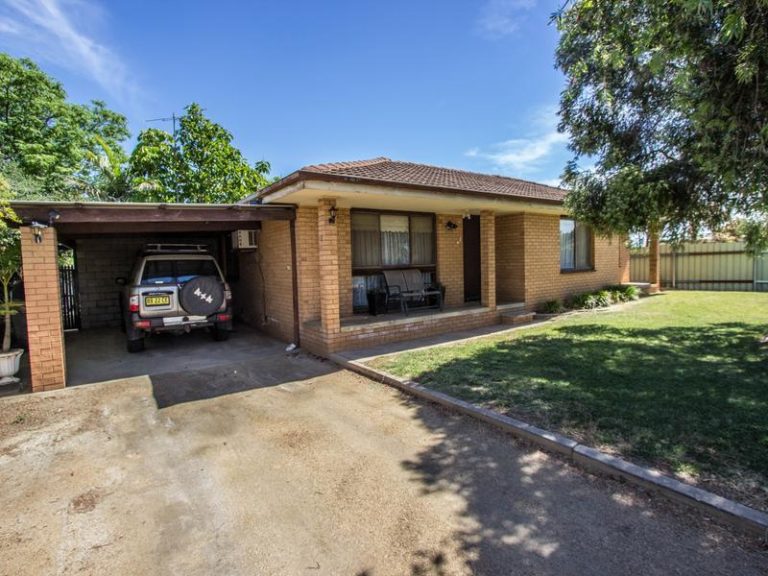 80 Dalgetty Street, Narrandera NSW 2700 - photo 2