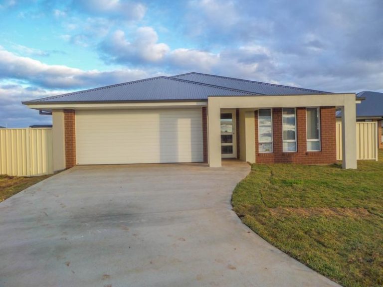 4 Lake Paddock Drive, Leeton