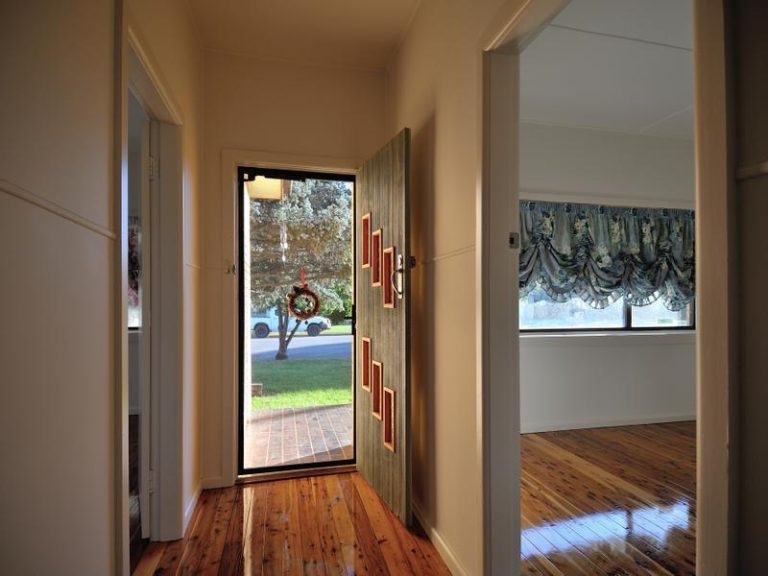 11 Grosvenor Street, Narrandera NSW 2700 - photo 2