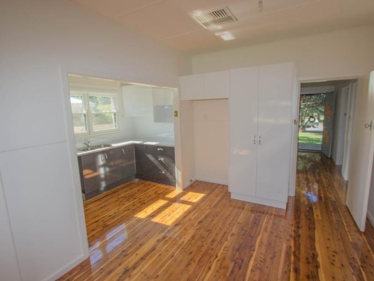 11 Grosvenor Street, Narrandera NSW 2700 - photo 3