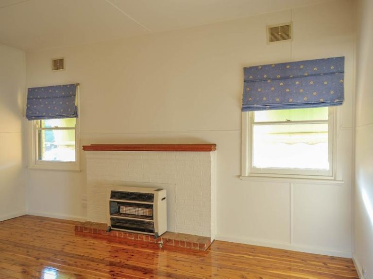 11 Grosvenor Street, Narrandera NSW 2700 - photo 5