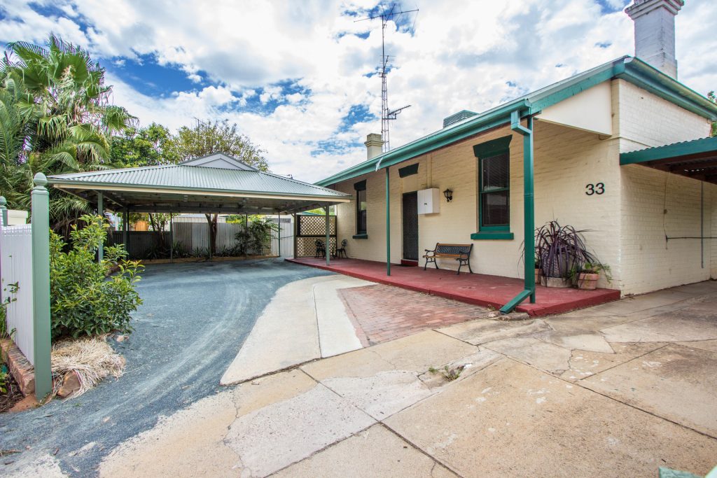 33 Victoria Avenue, Narrandera NSW 2700 - photo 2