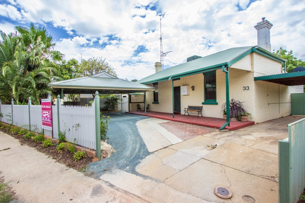 33 Victoria Avenue, Narrandera NSW 2700 - McGrath Riverina
