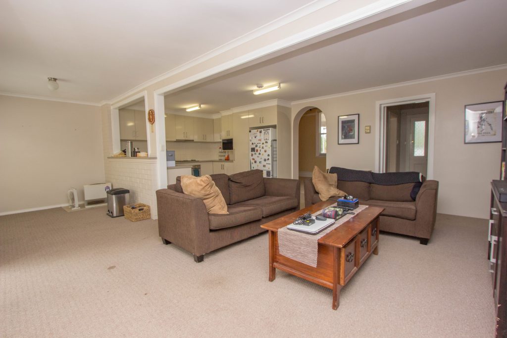 33 Victoria Avenue, Narrandera NSW 2700 - photo 3