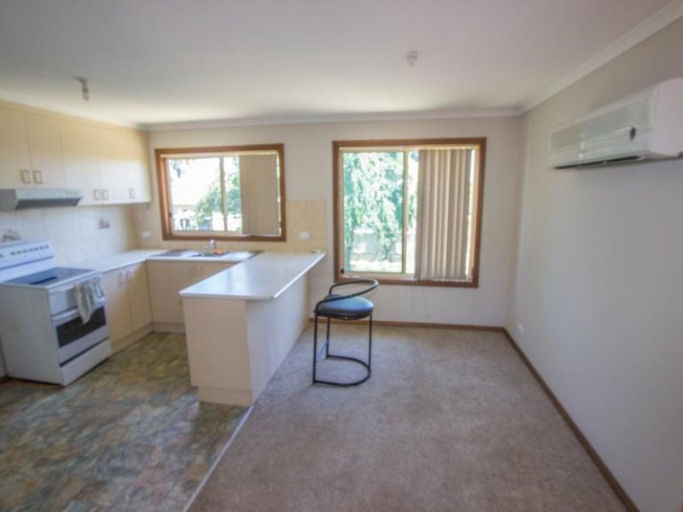 48 Roslyn Street, Narrandera NSW 2700 - photo 3