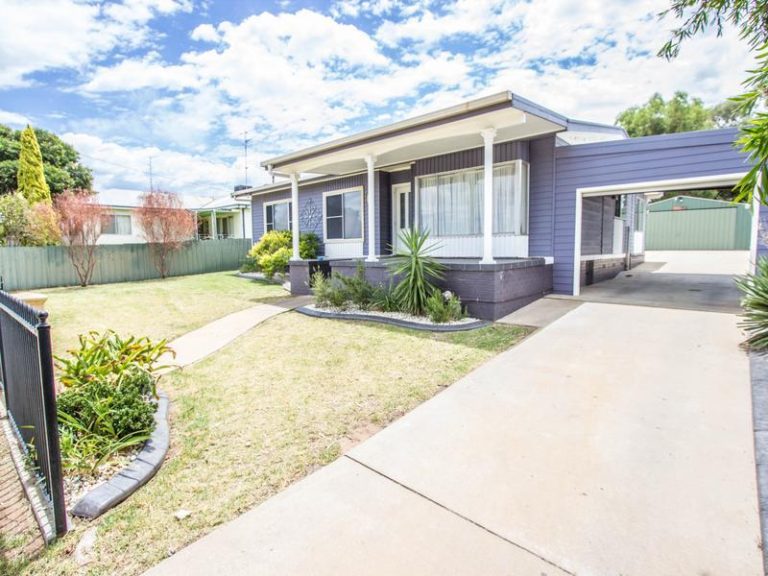 39 Roslyn Street, Narrandera NSW 2700 - McGrath Riverina