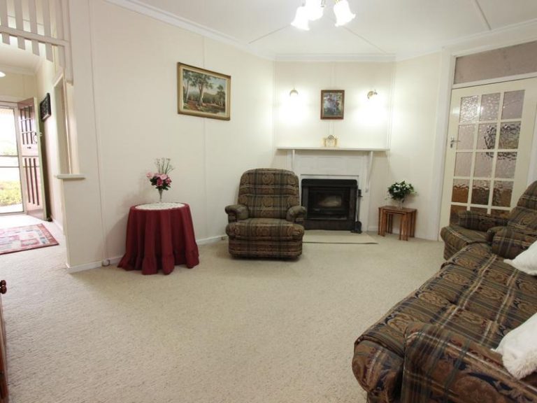 185 DeBoos Street, Temora NSW 2666 - photo 2
