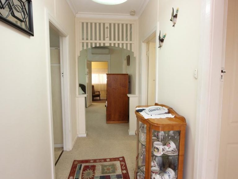 185 DeBoos Street, Temora NSW 2666 - photo 7