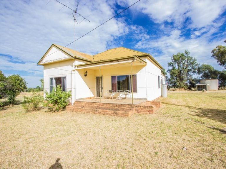 123 Red Hill Road, Narrandera NSW 2700 - photo 3