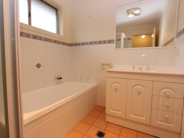 4/90 Parkes Street, Temora NSW 2666 - photo 11