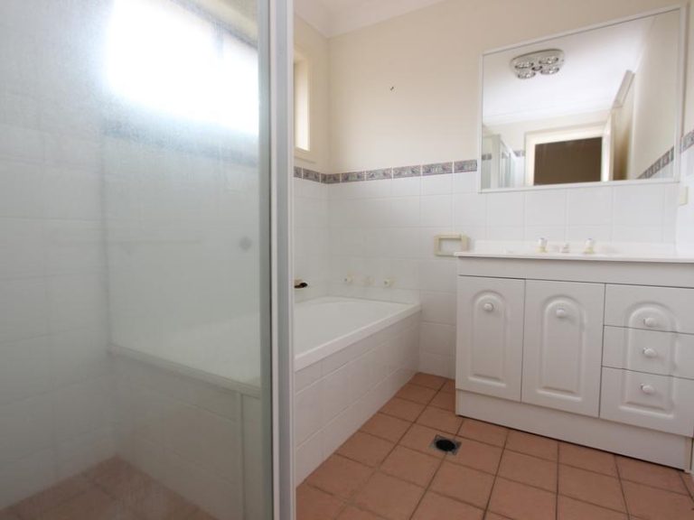 4/90 Parkes Street, Temora NSW 2666 - photo 12