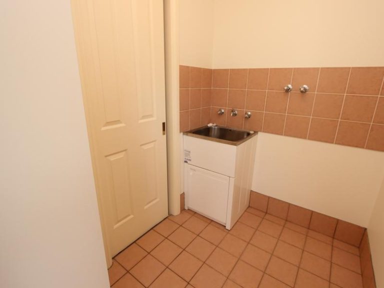 4/90 Parkes Street, Temora NSW 2666 - photo 13