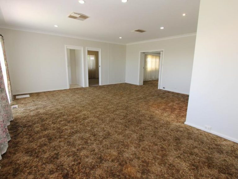 130 Loftus Street, Temora NSW 2666 - photo 3