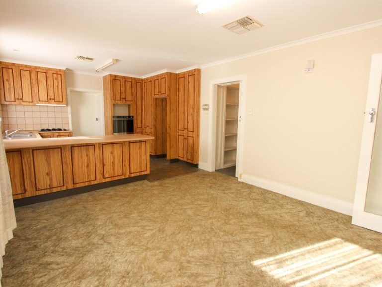 130 Loftus Street, Temora NSW 2666 - photo 4