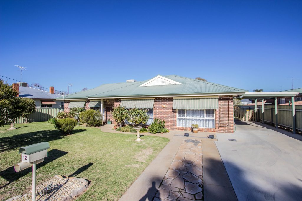 12 Crown Street, Narrandera NSW 2700 - photo 2