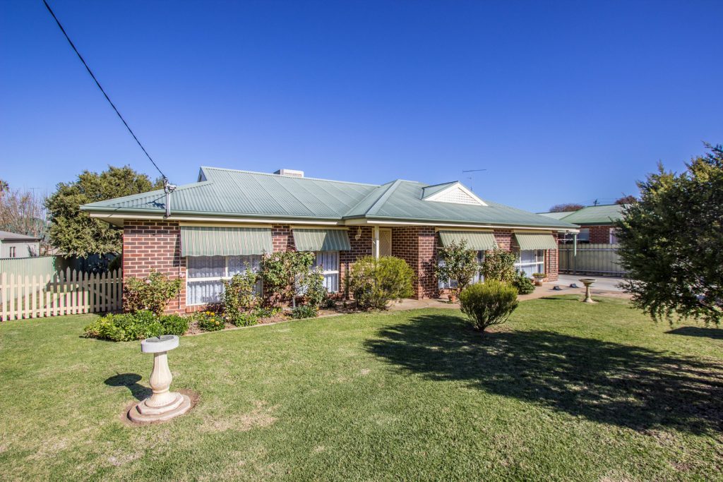 12 Crown Street, Narrandera NSW 2700 - McGrath Riverina