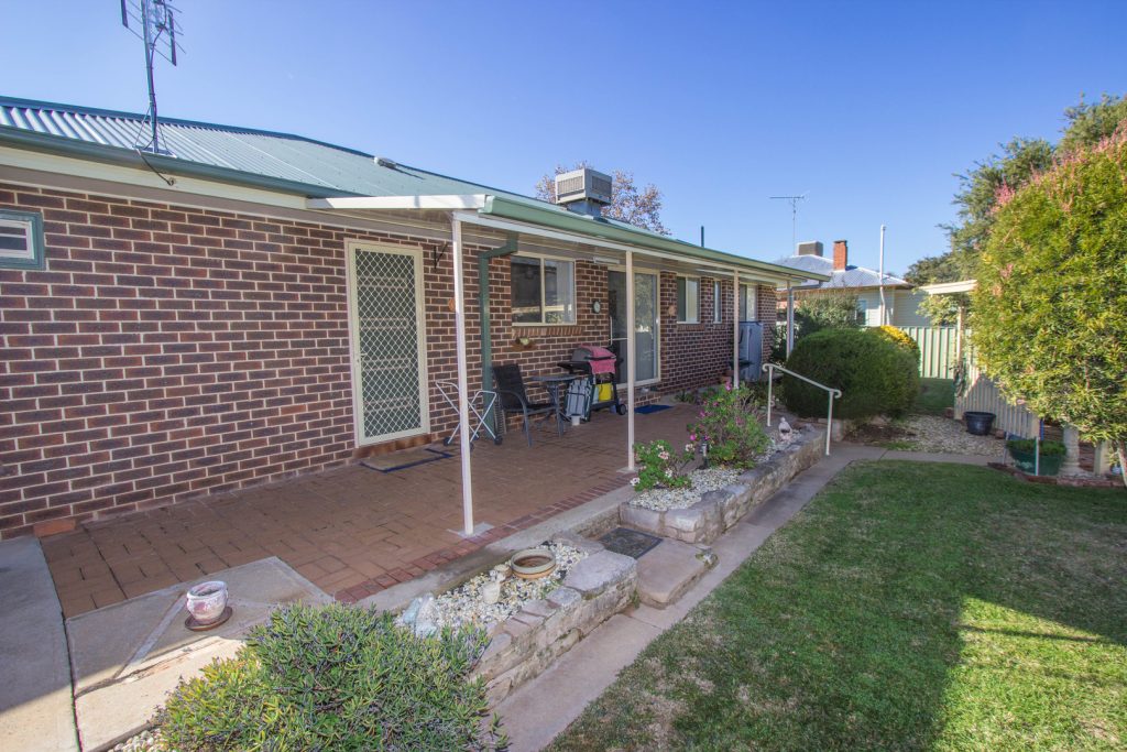 12 Crown Street, Narrandera NSW 2700 - photo 13