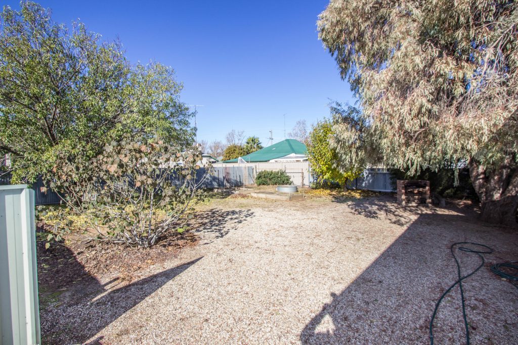 12 Crown Street, Narrandera NSW 2700 - photo 15