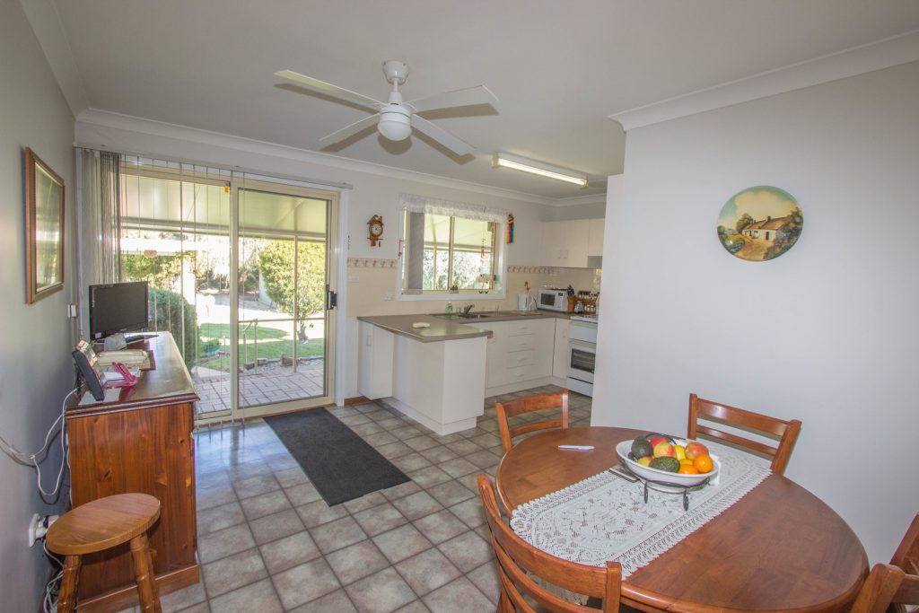 12 Crown Street, Narrandera NSW 2700 - photo 4