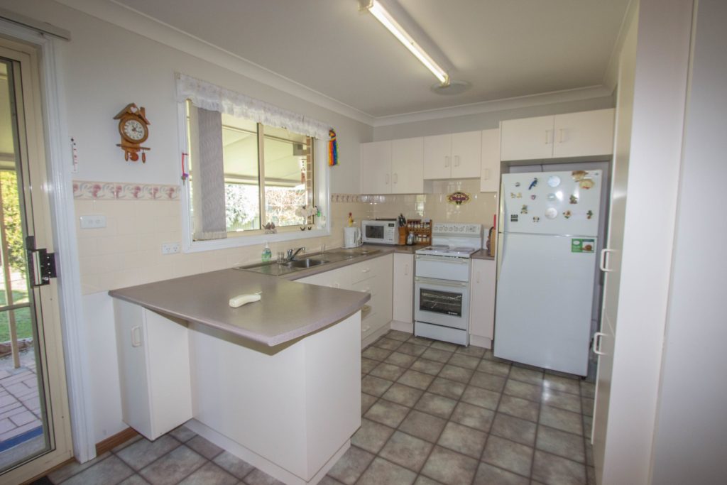 12 Crown Street, Narrandera NSW 2700 - photo 5