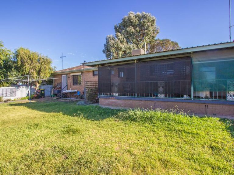 46 Roslyn Street, Narrandera NSW 2700 - photo 11